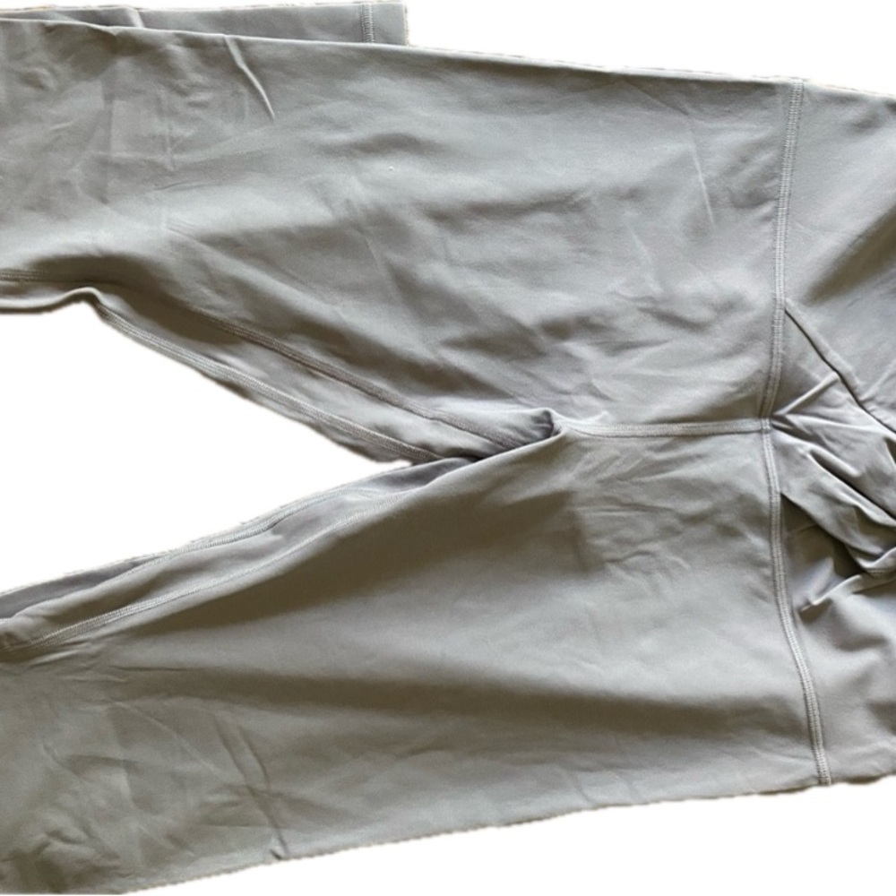 Like new unique twist front Lululemon leggings. 10 pale lavender  Full length
